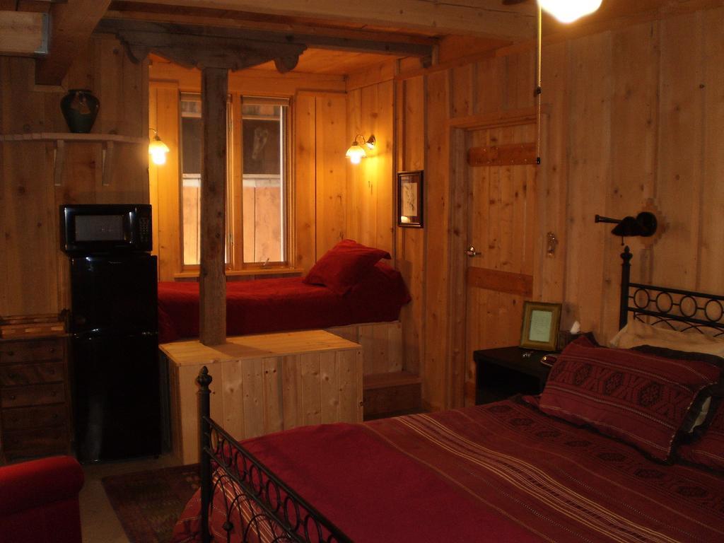 Silver River Adobe Inn Bed And Breakfast Фармингтън Екстериор снимка