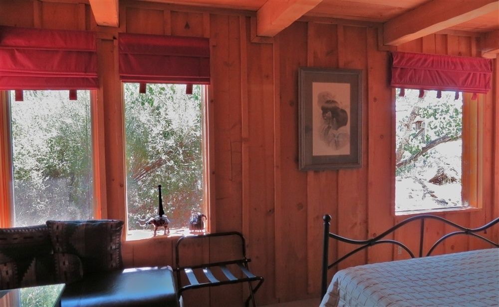 Silver River Adobe Inn Bed And Breakfast Фармингтън Екстериор снимка