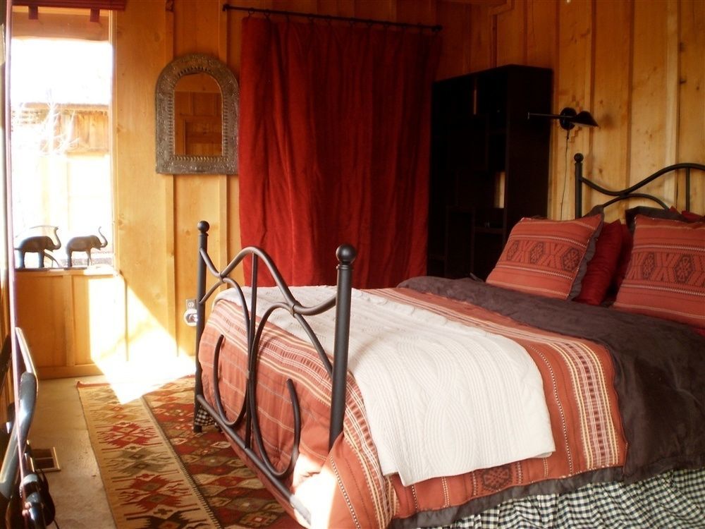 Silver River Adobe Inn Bed And Breakfast Фармингтън Екстериор снимка